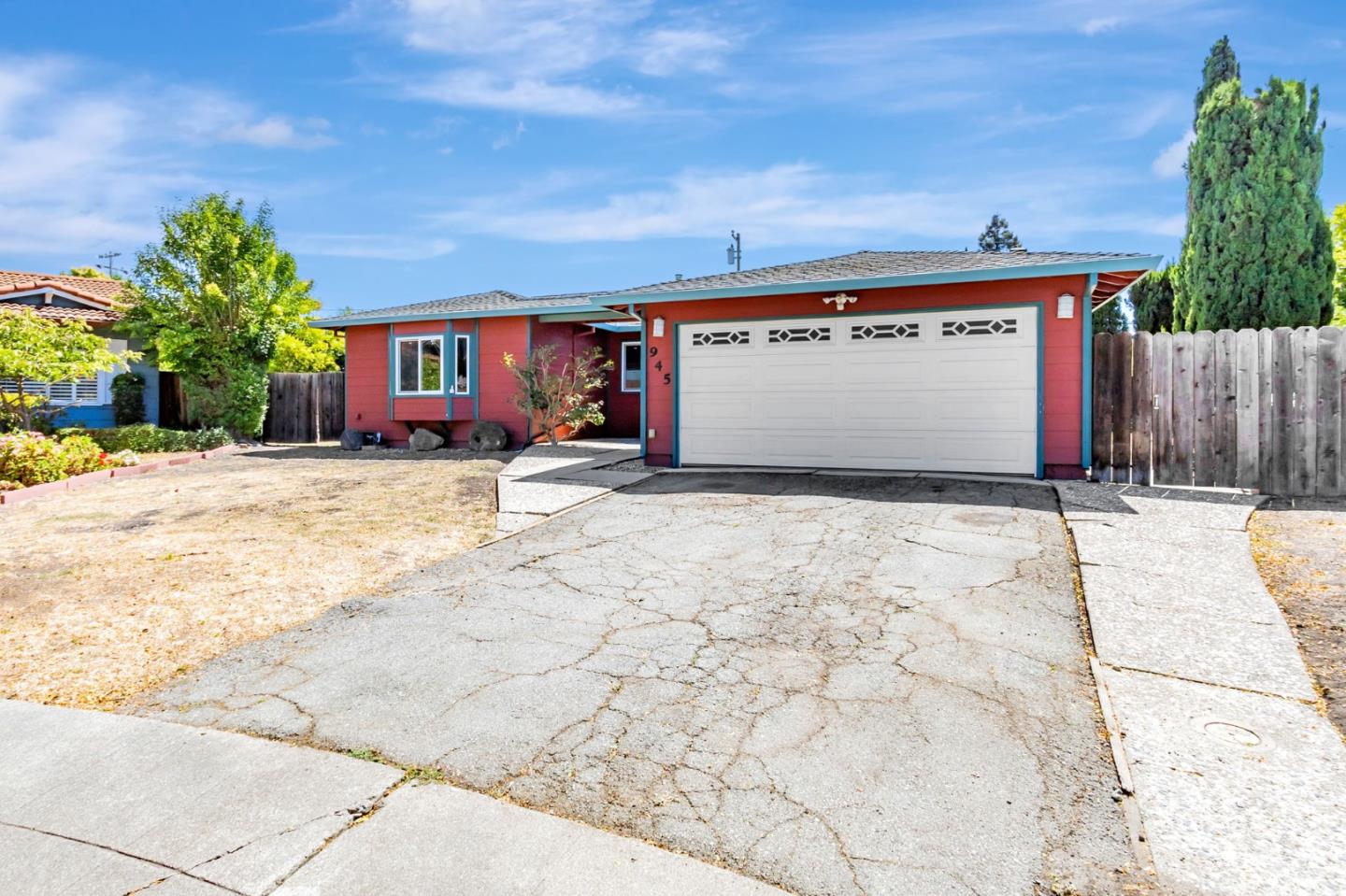 Detail Gallery Image 2 of 44 For 945 San Ramon Ct, Mountain View,  CA 94043 - 4 Beds | 2 Baths