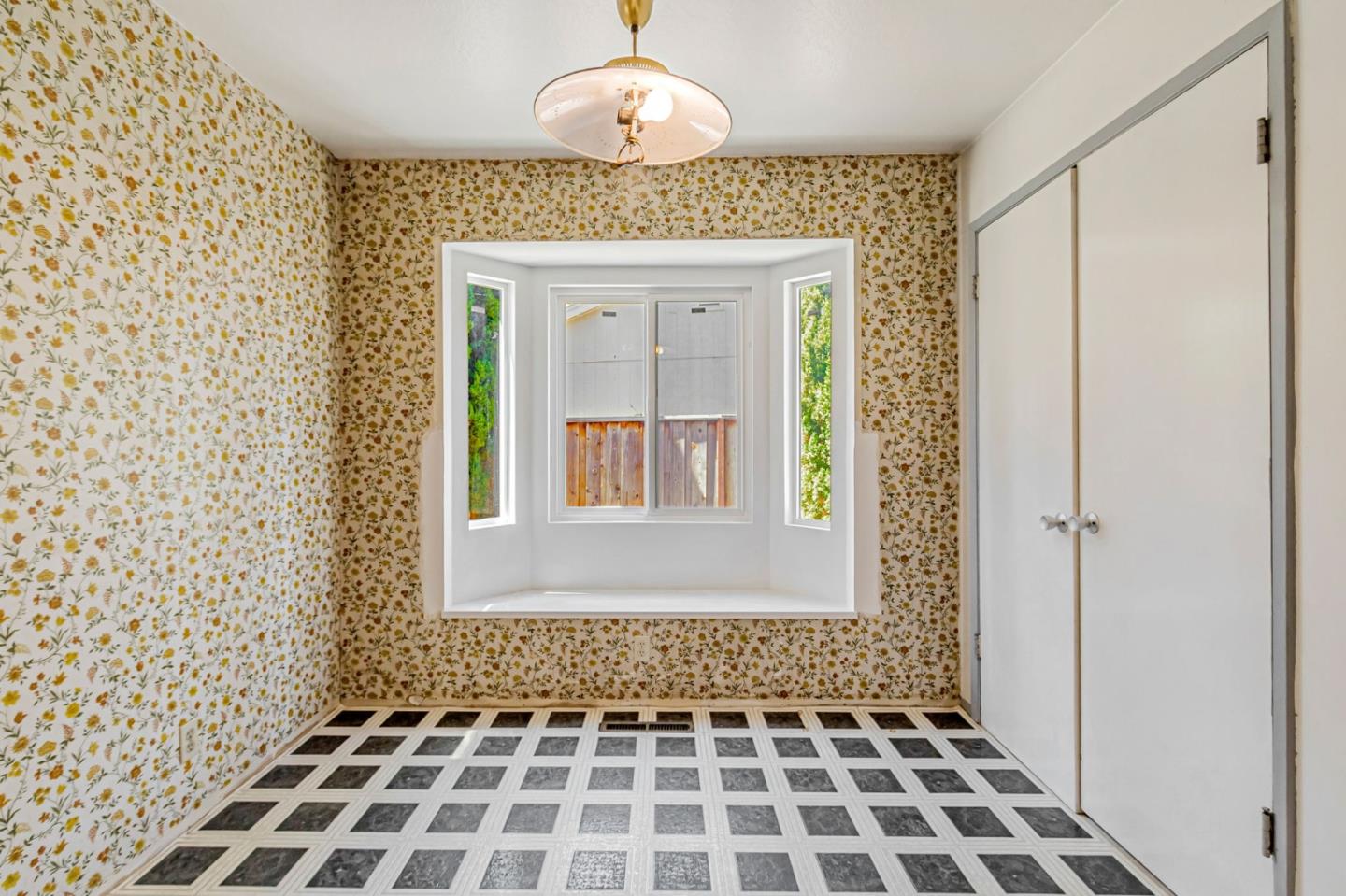 Detail Gallery Image 22 of 44 For 945 San Ramon Ct, Mountain View,  CA 94043 - 4 Beds | 2 Baths