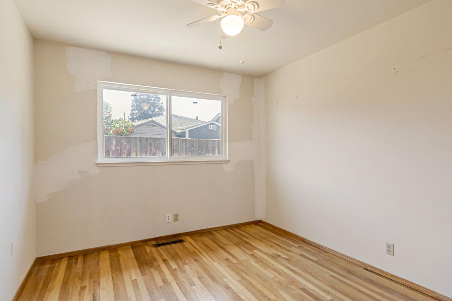 Detail Gallery Image 29 of 44 For 945 San Ramon Ct, Mountain View,  CA 94043 - 4 Beds | 2 Baths