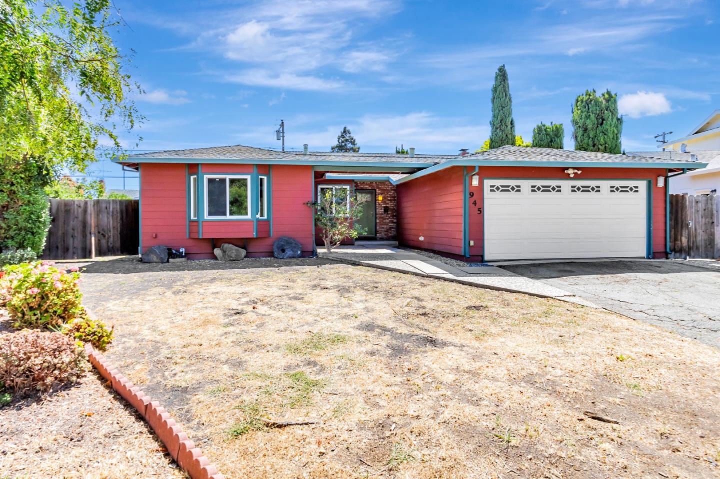 Detail Gallery Image 3 of 44 For 945 San Ramon Ct, Mountain View,  CA 94043 - 4 Beds | 2 Baths