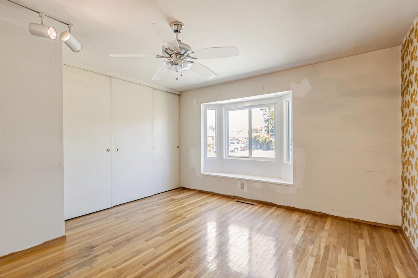 Detail Gallery Image 31 of 44 For 945 San Ramon Ct, Mountain View,  CA 94043 - 4 Beds | 2 Baths