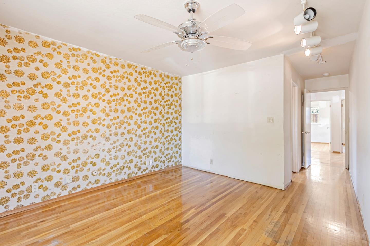 Detail Gallery Image 34 of 44 For 945 San Ramon Ct, Mountain View,  CA 94043 - 4 Beds | 2 Baths