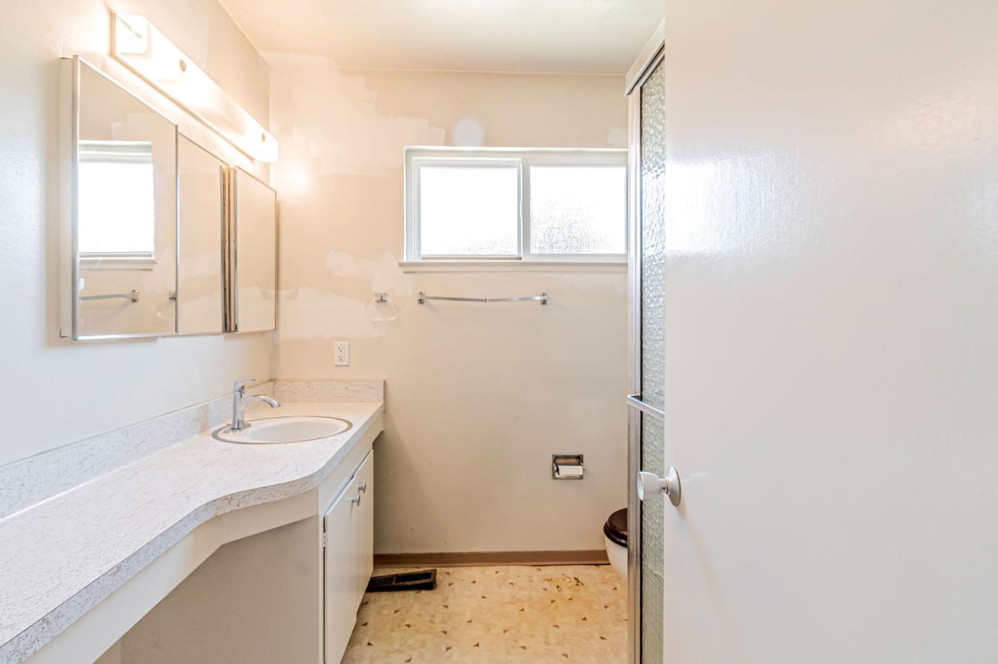 Detail Gallery Image 35 of 44 For 945 San Ramon Ct, Mountain View,  CA 94043 - 4 Beds | 2 Baths