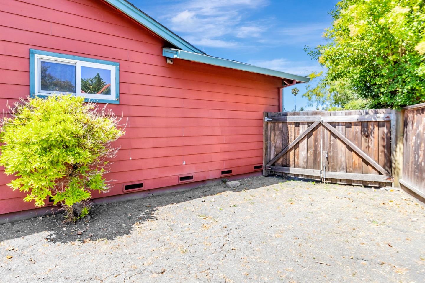 Detail Gallery Image 44 of 44 For 945 San Ramon Ct, Mountain View,  CA 94043 - 4 Beds | 2 Baths