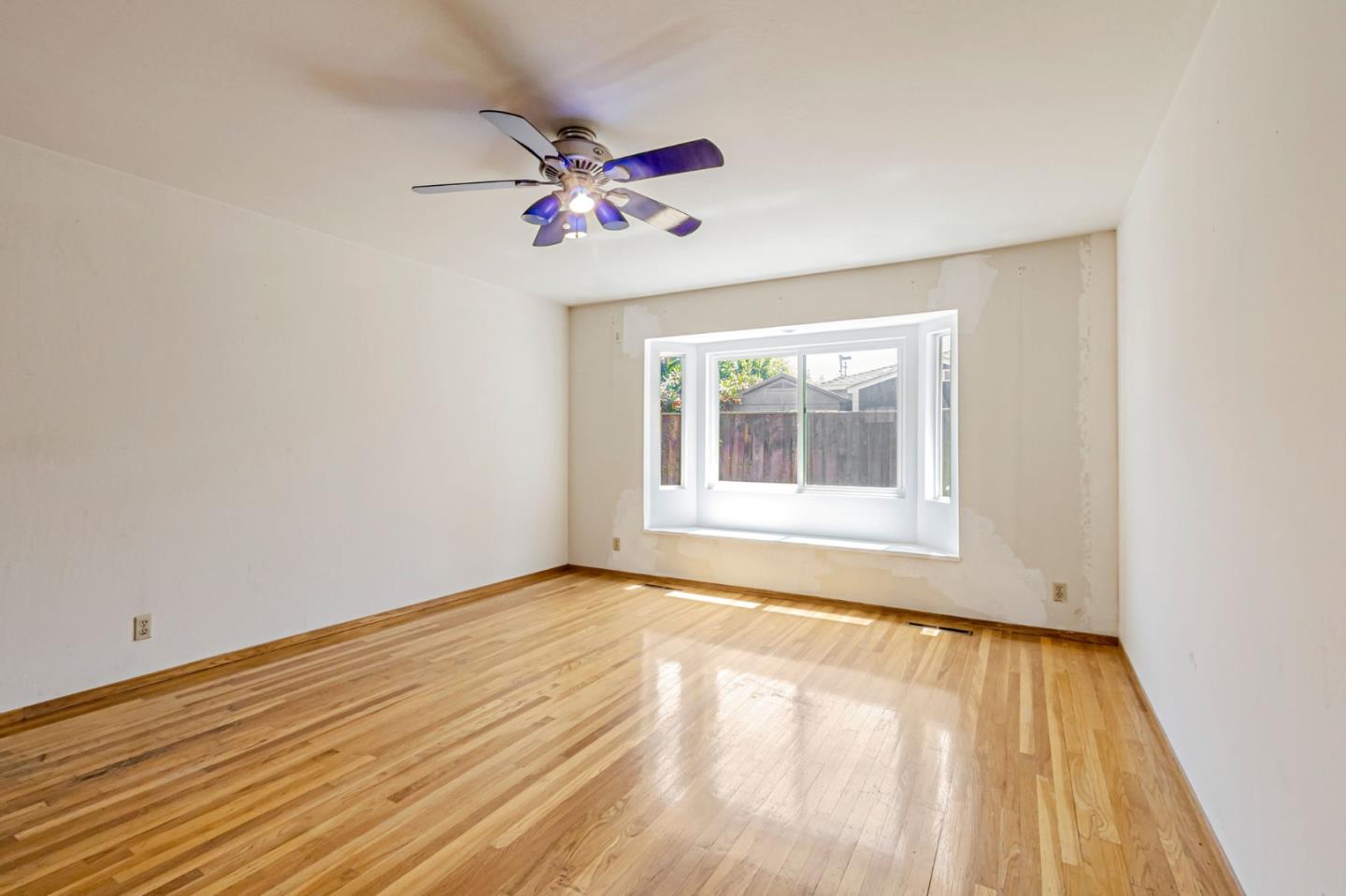 Detail Gallery Image 8 of 44 For 945 San Ramon Ct, Mountain View,  CA 94043 - 4 Beds | 2 Baths