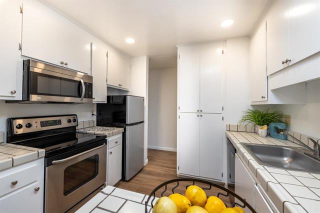 Detail Gallery Image 5 of 20 For 1730 Halford Dr #355,  Santa Clara,  CA 95051 - 1 Beds | 1 Baths