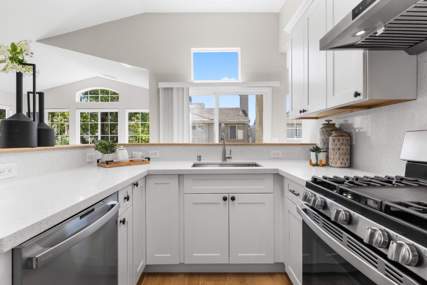 Detail Gallery Image 7 of 37 For 4091 Nice Ct, Pleasanton,  CA 94588 - 2 Beds | 2 Baths