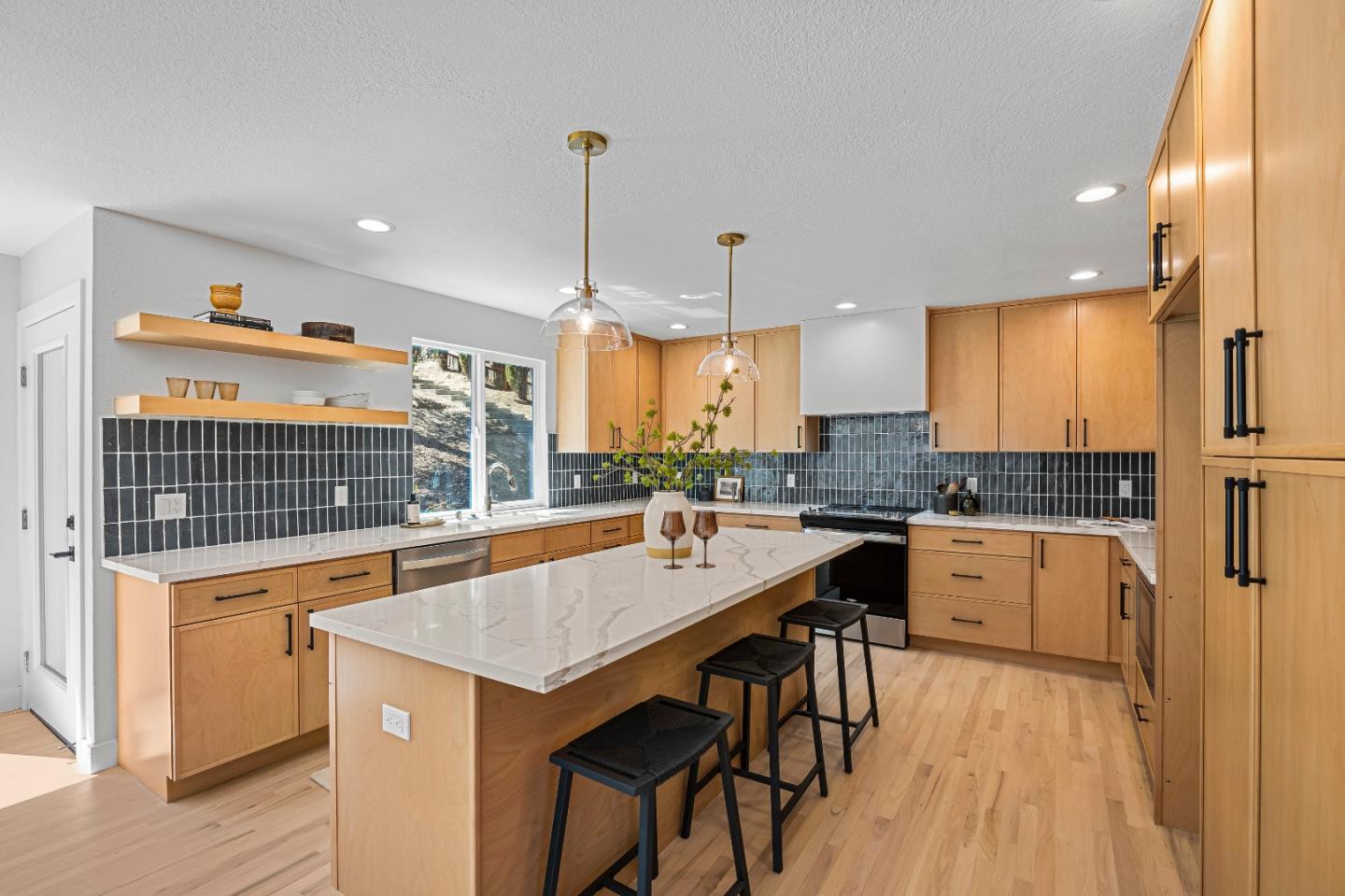 Detail Gallery Image 16 of 75 For 1403 Welburn Ave, Gilroy,  CA 95020 - 4 Beds | 3 Baths