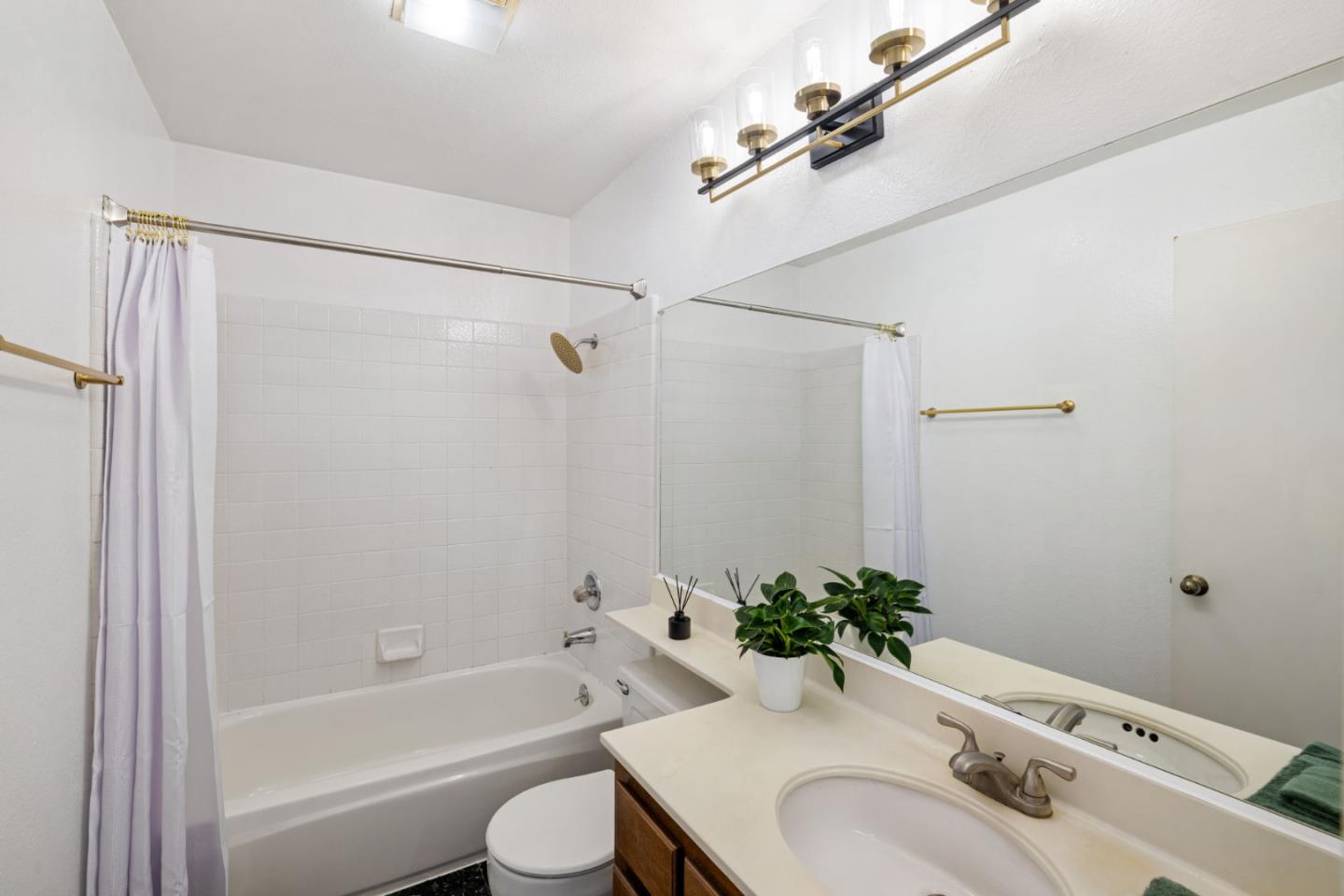 Detail Gallery Image 16 of 33 For 43 Appian Way #B,  South San Francisco,  CA 94080 - 2 Beds | 2/1 Baths