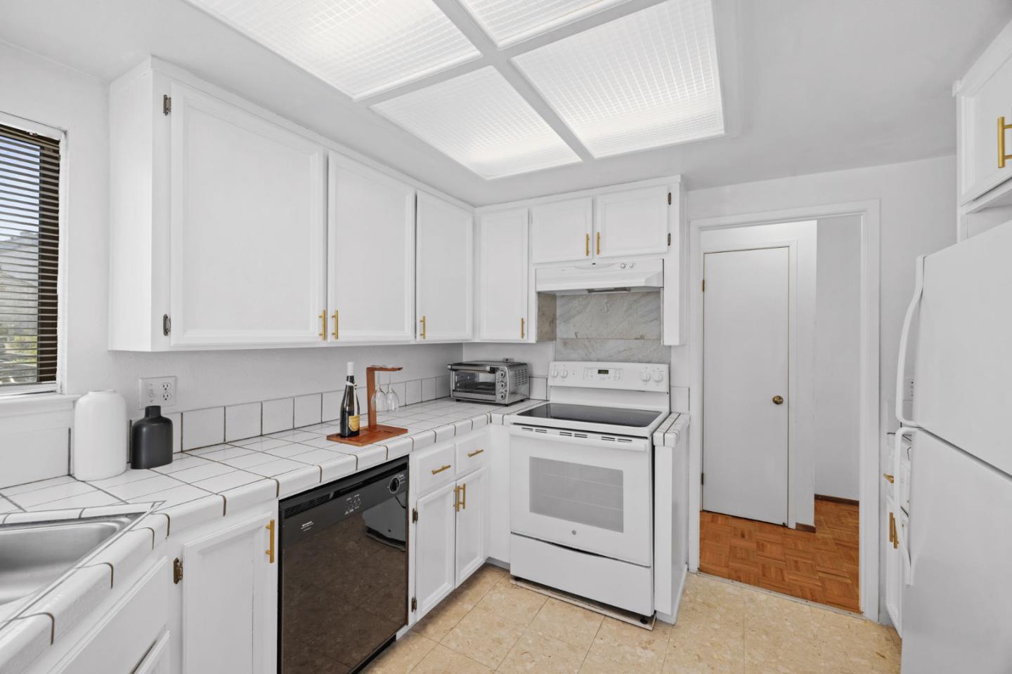 Detail Gallery Image 25 of 33 For 43 Appian Way #B,  South San Francisco,  CA 94080 - 2 Beds | 2/1 Baths