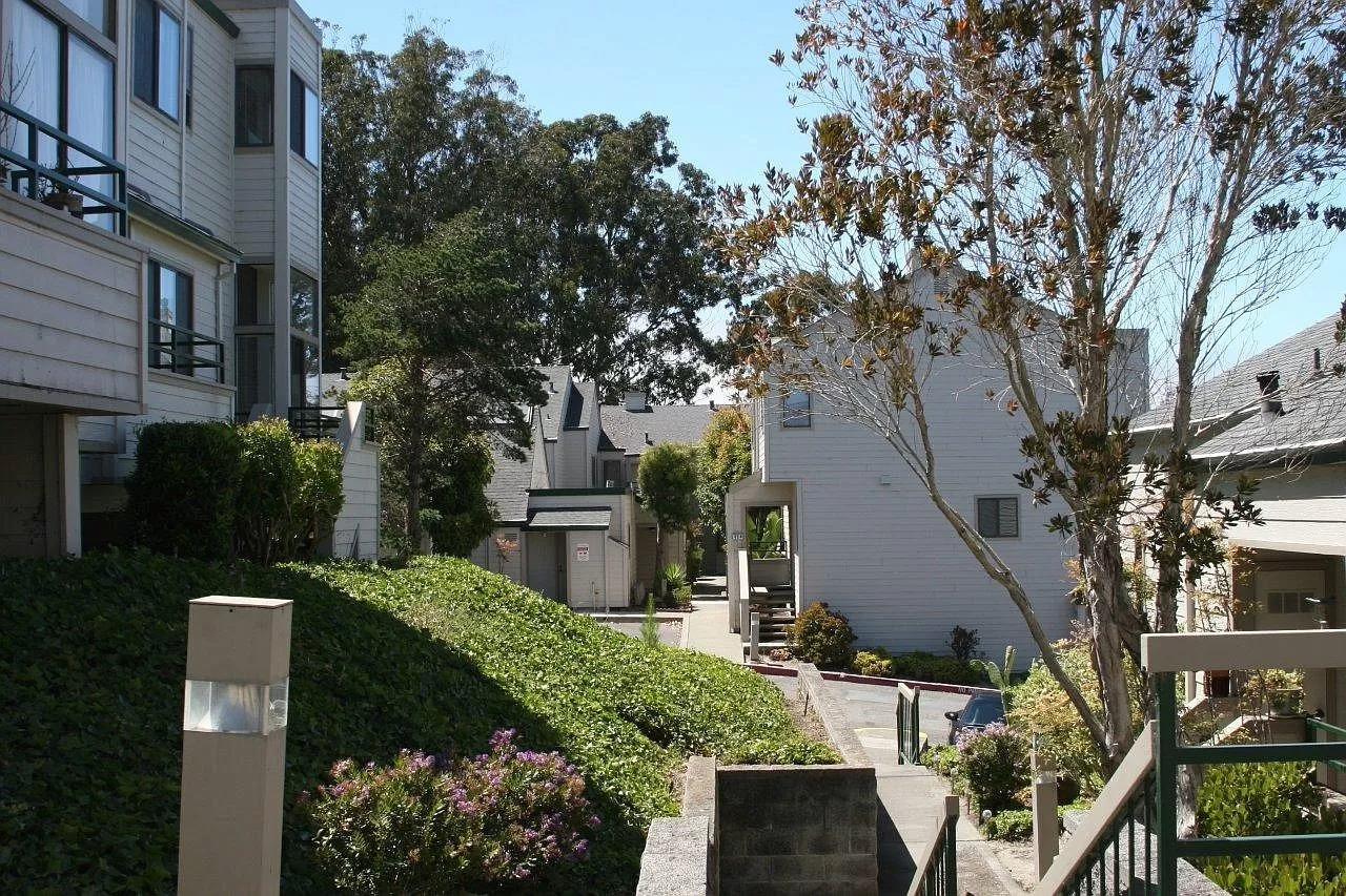 Detail Gallery Image 30 of 33 For 43 Appian Way #B,  South San Francisco,  CA 94080 - 2 Beds | 2/1 Baths