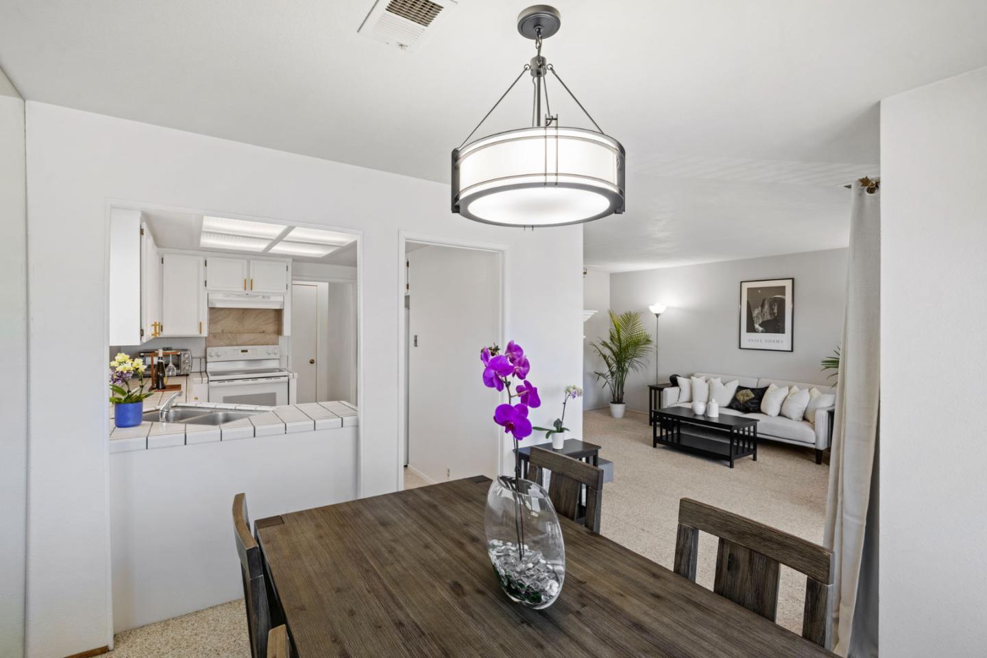 Detail Gallery Image 5 of 33 For 43 Appian Way #B,  South San Francisco,  CA 94080 - 2 Beds | 2/1 Baths