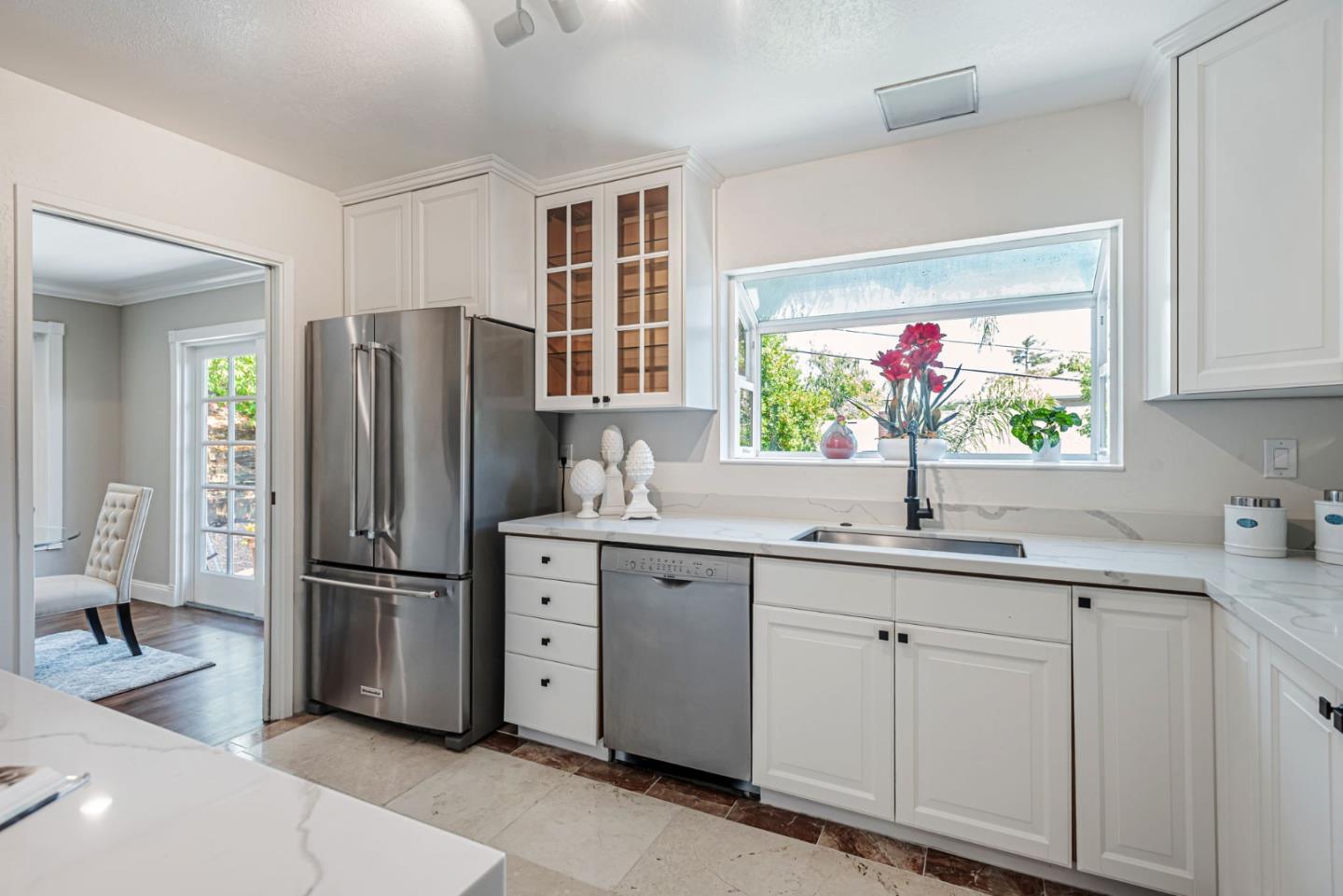 Detail Gallery Image 11 of 38 For 697 Glennan Dr, Redwood City,  CA 94061 - 3 Beds | 3 Baths