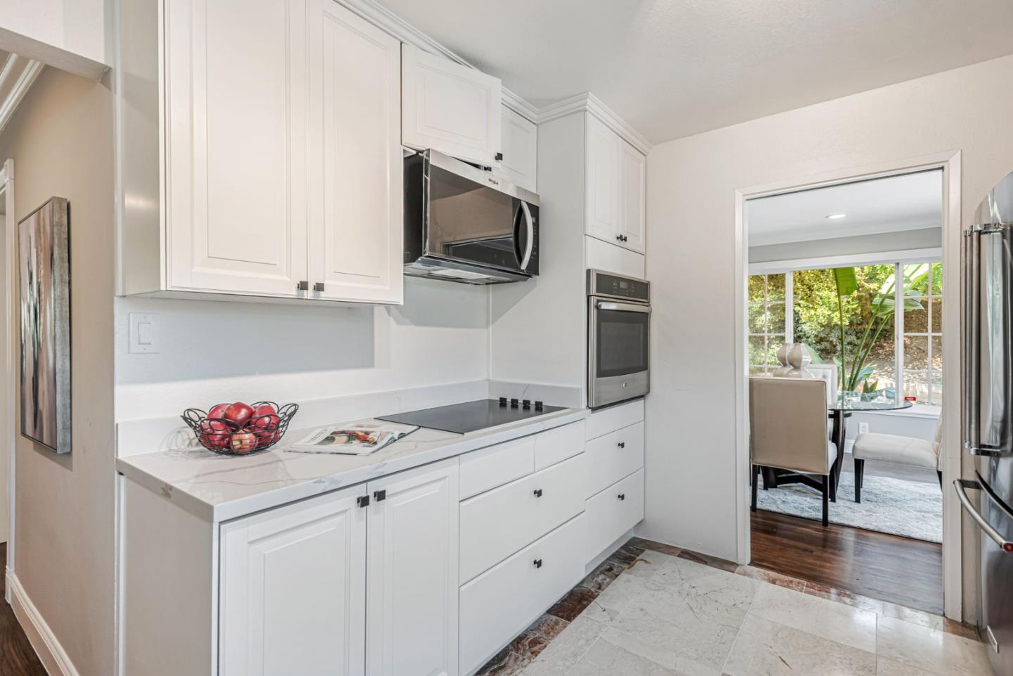 Detail Gallery Image 12 of 38 For 697 Glennan Dr, Redwood City,  CA 94061 - 3 Beds | 3 Baths