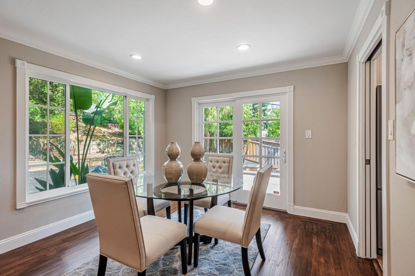 Detail Gallery Image 13 of 38 For 697 Glennan Dr, Redwood City,  CA 94061 - 3 Beds | 3 Baths