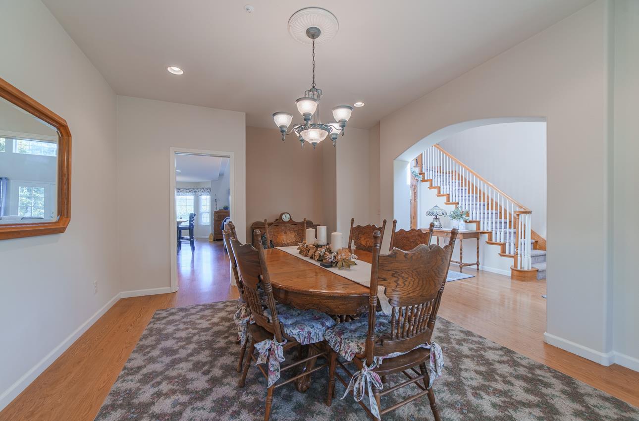 Detail Gallery Image 10 of 57 For 8631 Woodland Heights Ct, Salinas,  CA 93907 - 4 Beds | 3/1 Baths