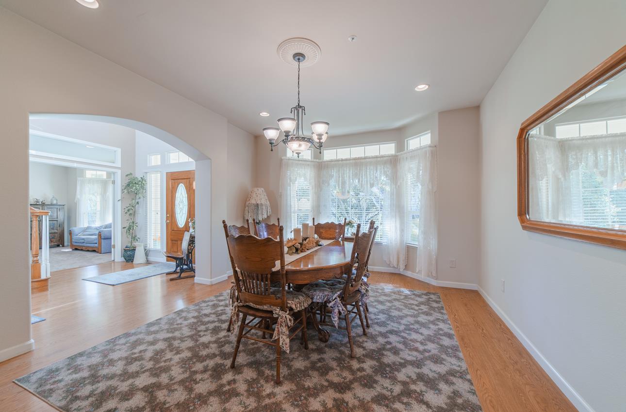 Detail Gallery Image 11 of 57 For 8631 Woodland Heights Ct, Salinas,  CA 93907 - 4 Beds | 3/1 Baths