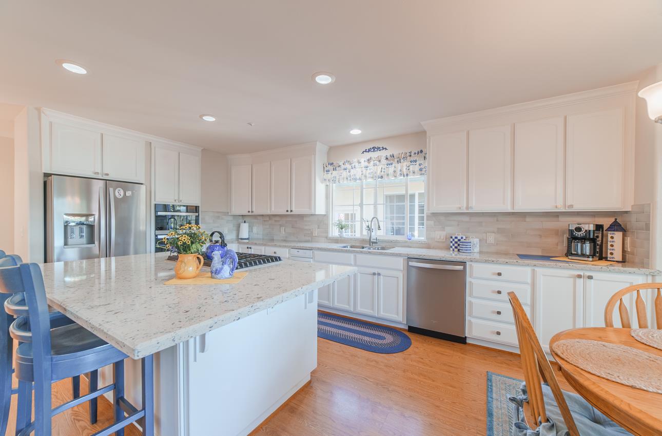 Detail Gallery Image 14 of 57 For 8631 Woodland Heights Ct, Salinas,  CA 93907 - 4 Beds | 3/1 Baths
