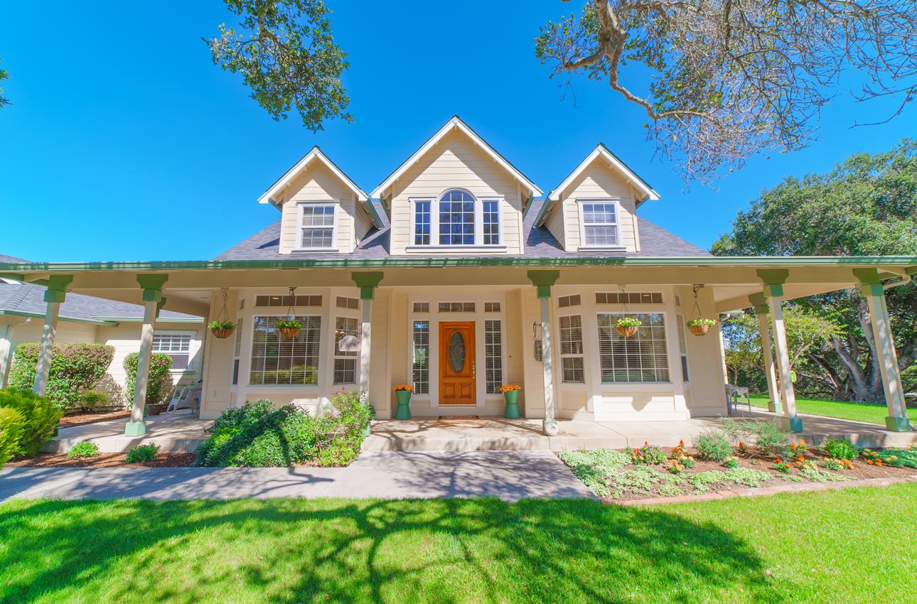 Detail Gallery Image 3 of 57 For 8631 Woodland Heights Ct, Salinas,  CA 93907 - 4 Beds | 3/1 Baths