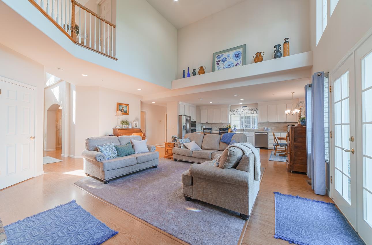 Detail Gallery Image 8 of 57 For 8631 Woodland Heights Ct, Salinas,  CA 93907 - 4 Beds | 3/1 Baths