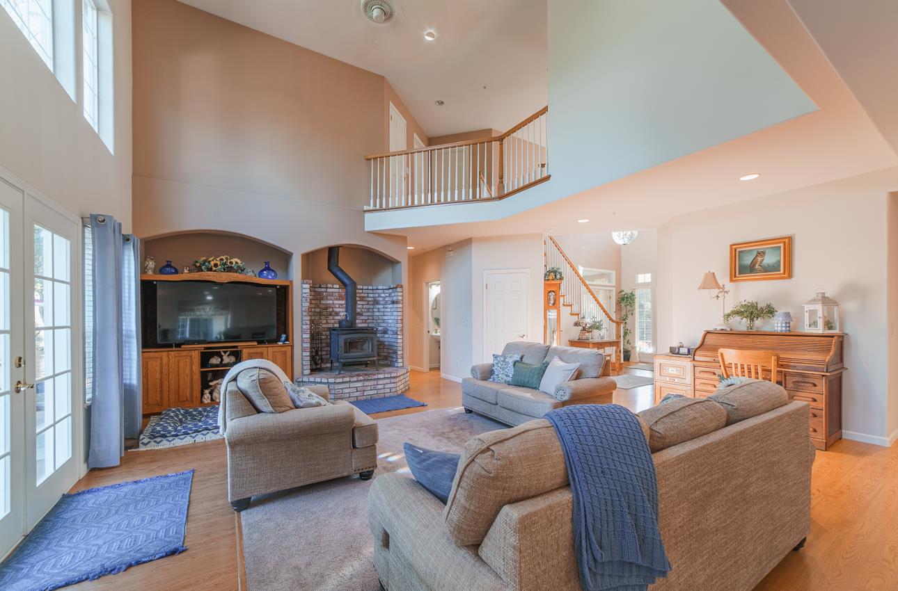 Detail Gallery Image 9 of 57 For 8631 Woodland Heights Ct, Salinas,  CA 93907 - 4 Beds | 3/1 Baths