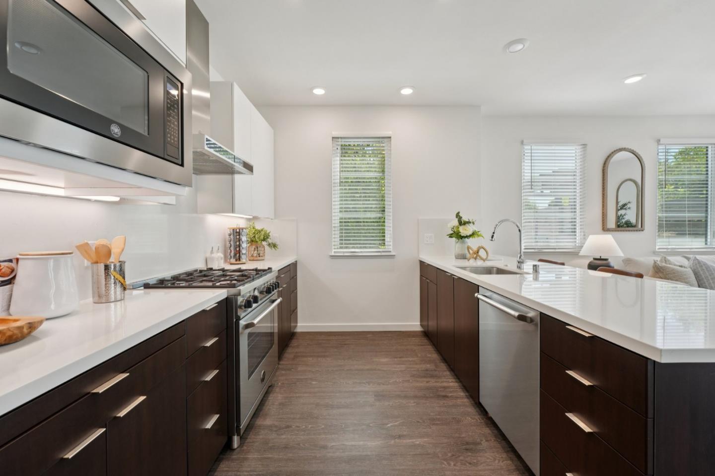 Detail Gallery Image 8 of 58 For 1850 El Camino Real #210,  Santa Clara,  CA 95050 - 3 Beds | 2 Baths