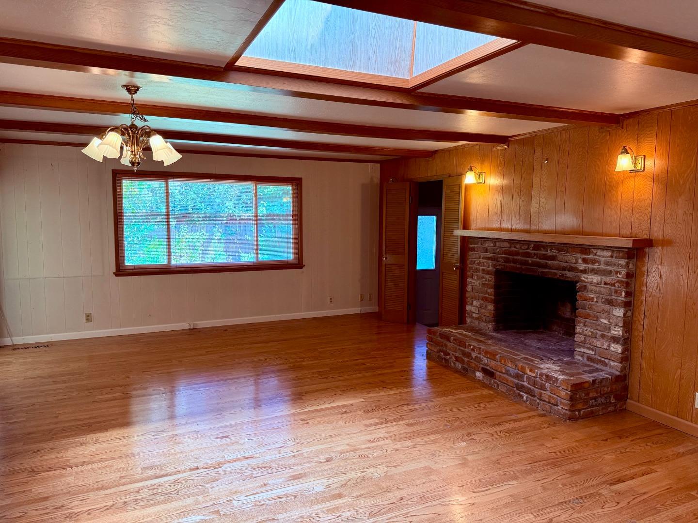 Detail Gallery Image 10 of 31 For 1389 Chelsea Dr, Los Altos,  CA 94024 - 4 Beds | 2/1 Baths
