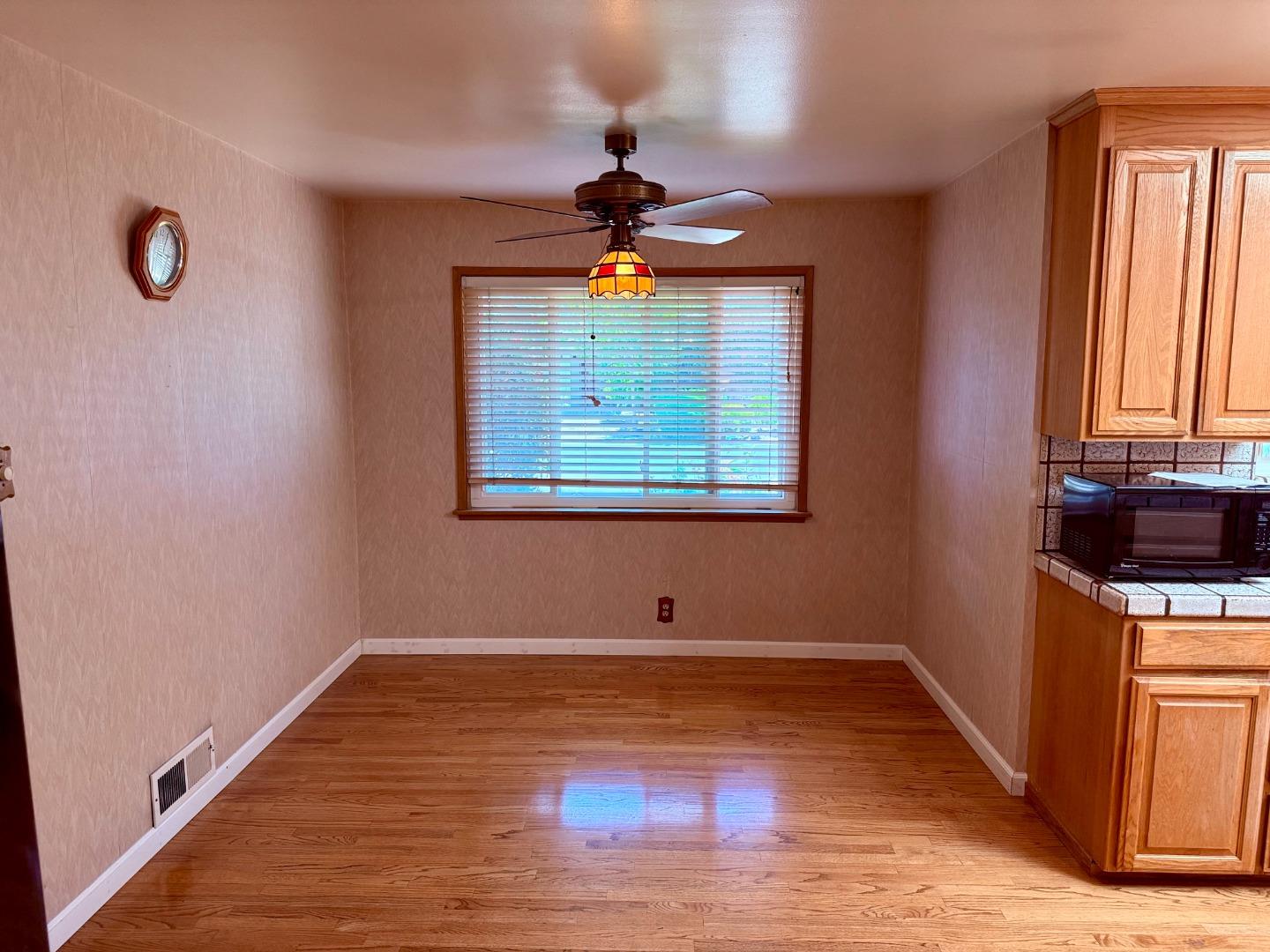 Detail Gallery Image 17 of 31 For 1389 Chelsea Dr, Los Altos,  CA 94024 - 4 Beds | 2/1 Baths