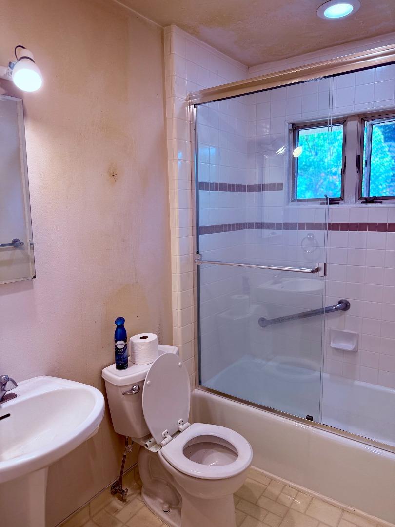 Detail Gallery Image 18 of 31 For 1389 Chelsea Dr, Los Altos,  CA 94024 - 4 Beds | 2/1 Baths