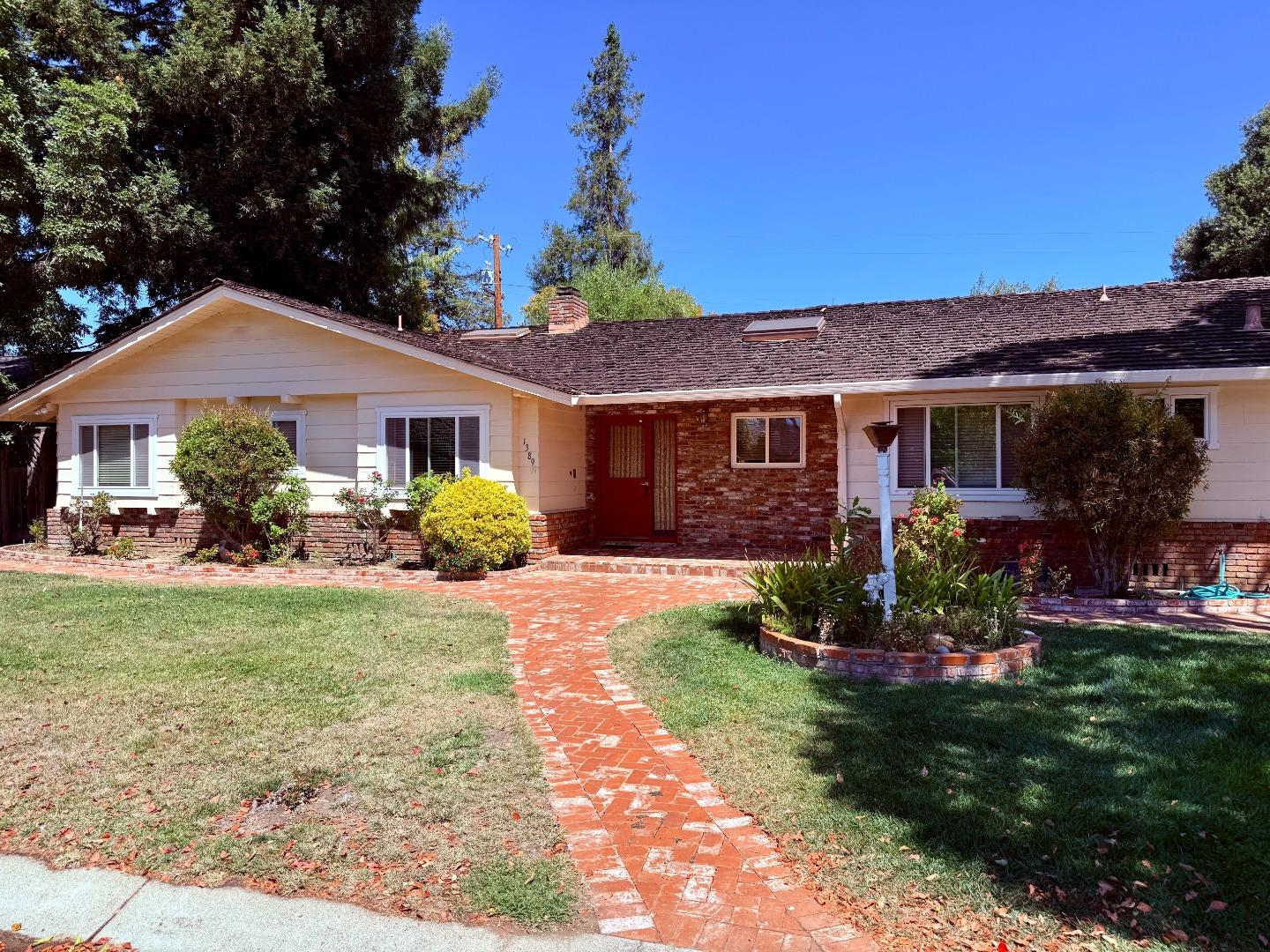 Detail Gallery Image 2 of 31 For 1389 Chelsea Dr, Los Altos,  CA 94024 - 4 Beds | 2/1 Baths