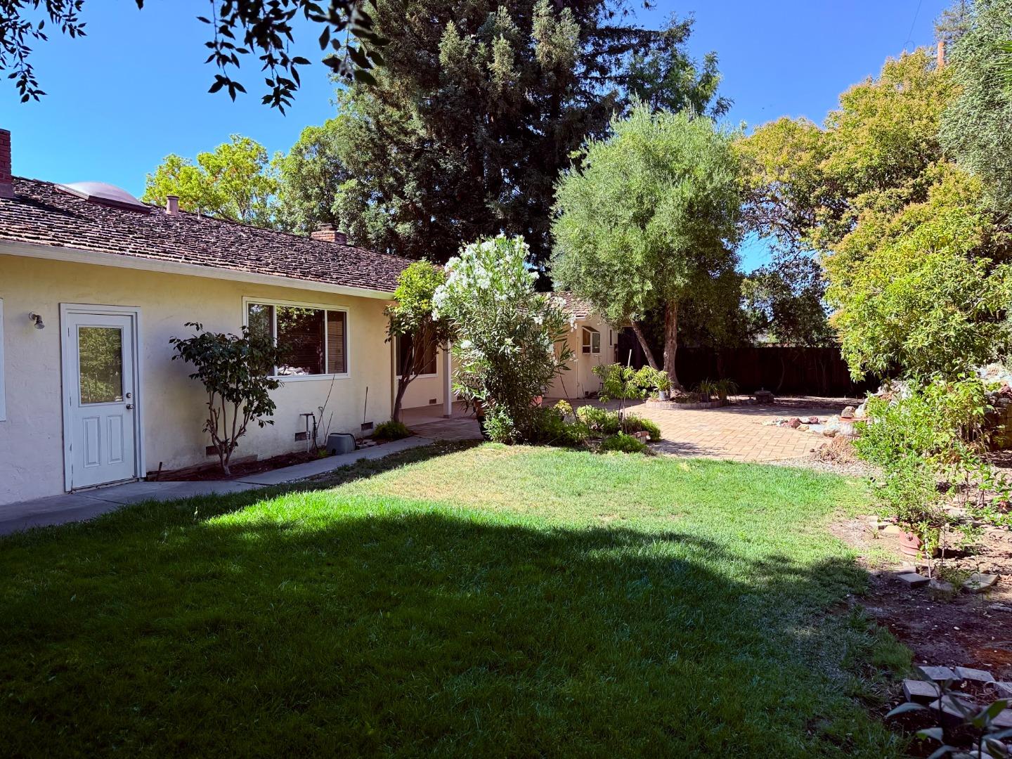 Detail Gallery Image 29 of 31 For 1389 Chelsea Dr, Los Altos,  CA 94024 - 4 Beds | 2/1 Baths