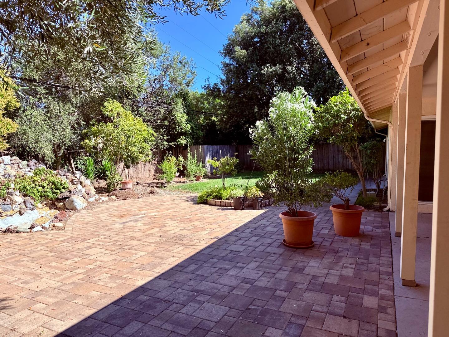 Detail Gallery Image 30 of 31 For 1389 Chelsea Dr, Los Altos,  CA 94024 - 4 Beds | 2/1 Baths