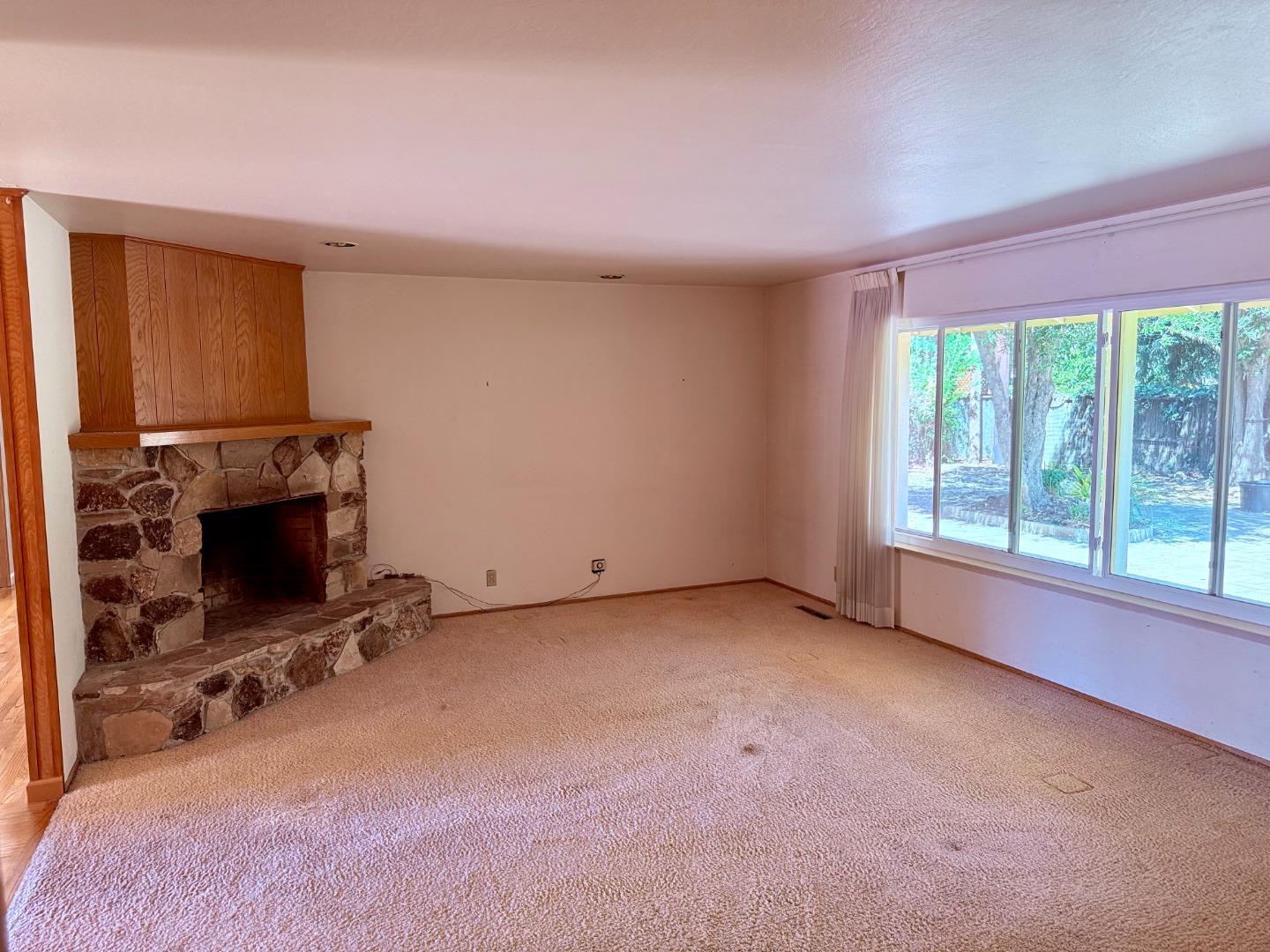 Detail Gallery Image 6 of 31 For 1389 Chelsea Dr, Los Altos,  CA 94024 - 4 Beds | 2/1 Baths