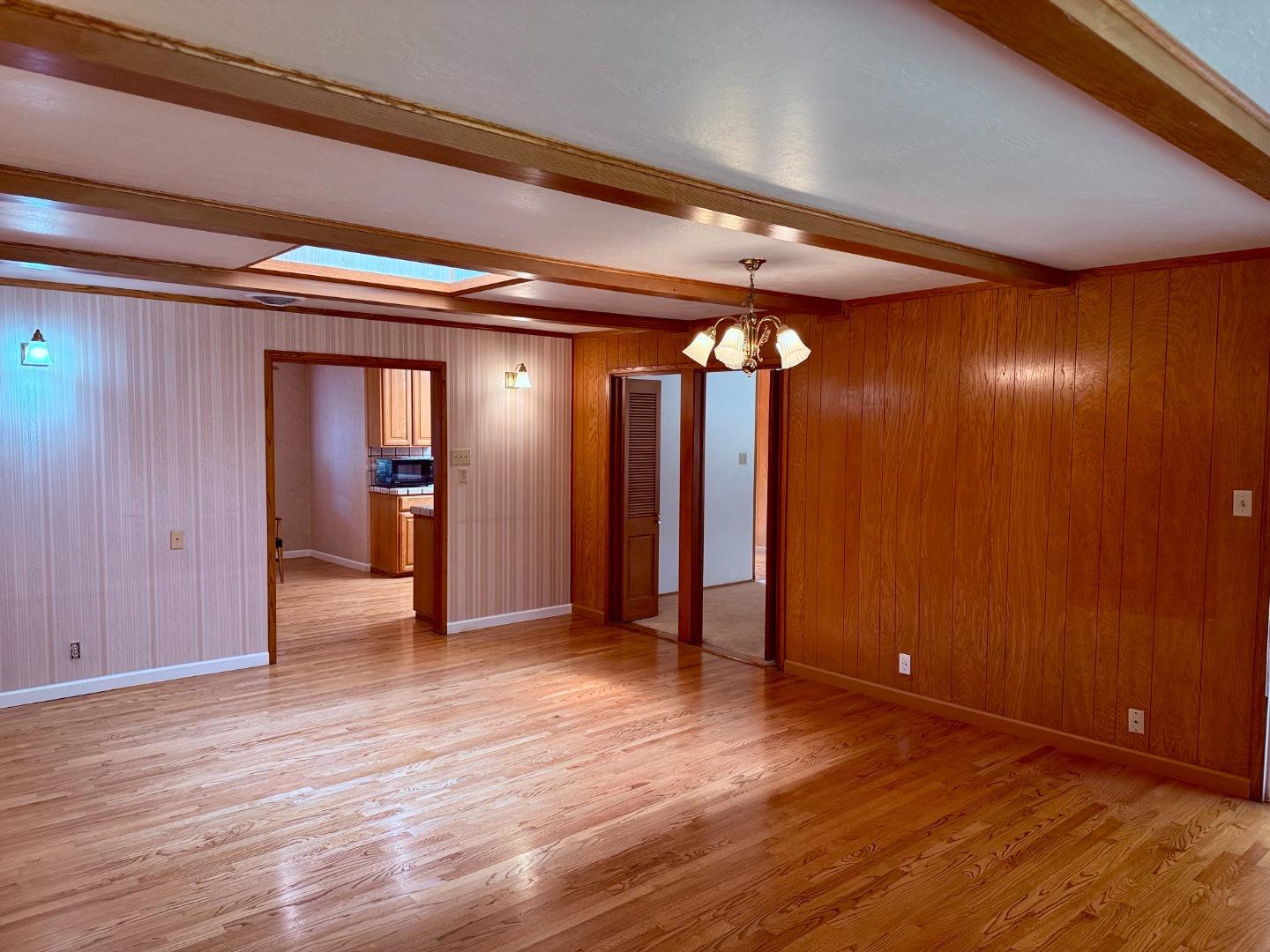 Detail Gallery Image 8 of 31 For 1389 Chelsea Dr, Los Altos,  CA 94024 - 4 Beds | 2/1 Baths