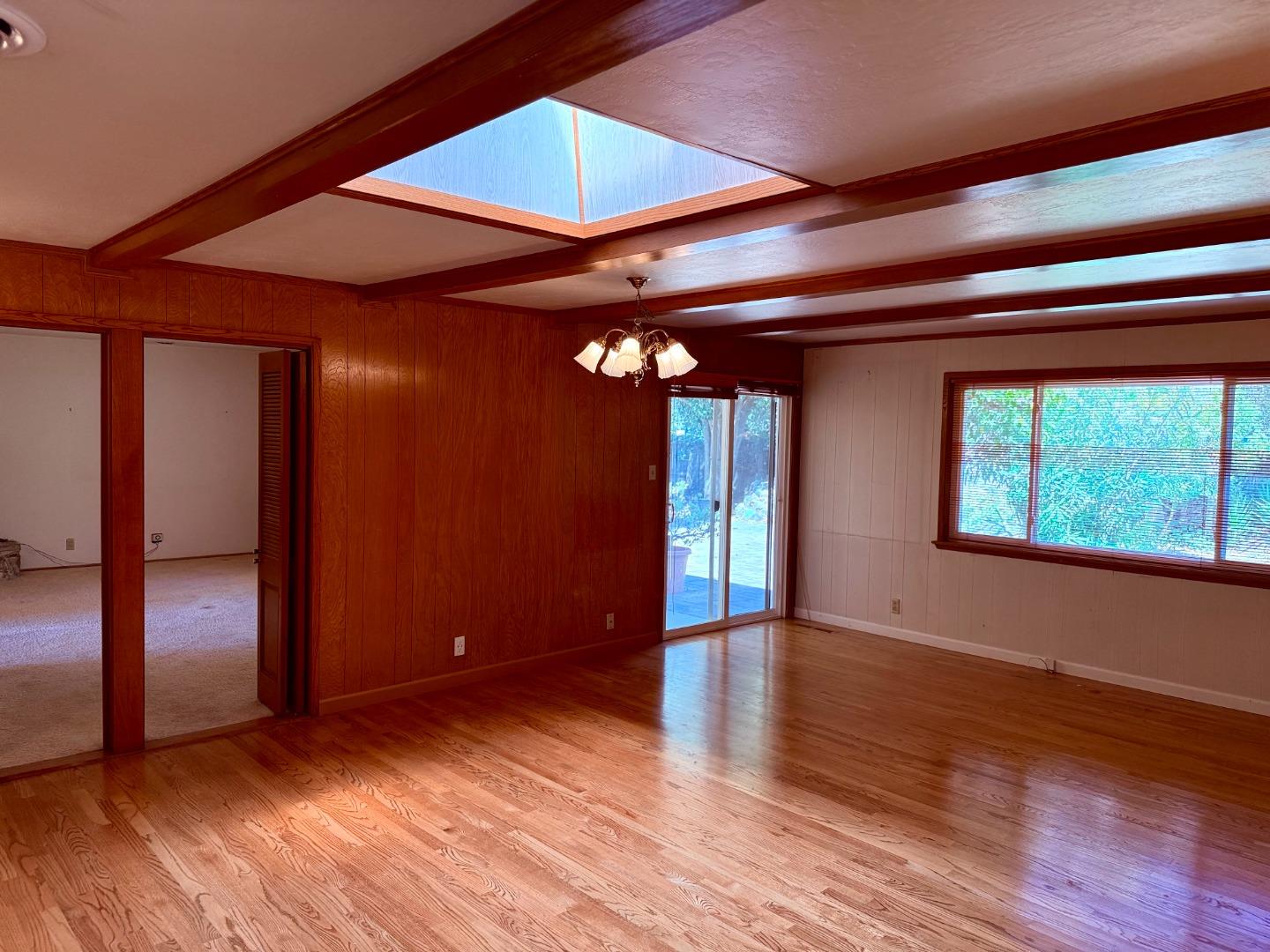 Detail Gallery Image 9 of 31 For 1389 Chelsea Dr, Los Altos,  CA 94024 - 4 Beds | 2/1 Baths