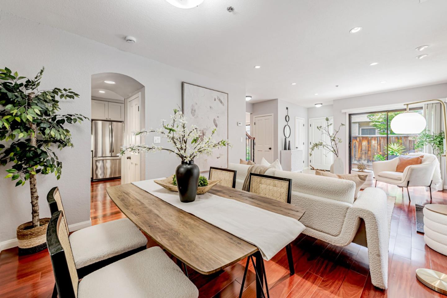 Detail Gallery Image 17 of 57 For 907 Cowper St, Palo Alto,  CA 94301 - 3 Beds | 2/1 Baths