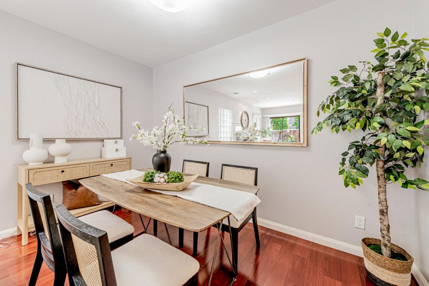 Detail Gallery Image 20 of 57 For 907 Cowper St, Palo Alto,  CA 94301 - 3 Beds | 2/1 Baths
