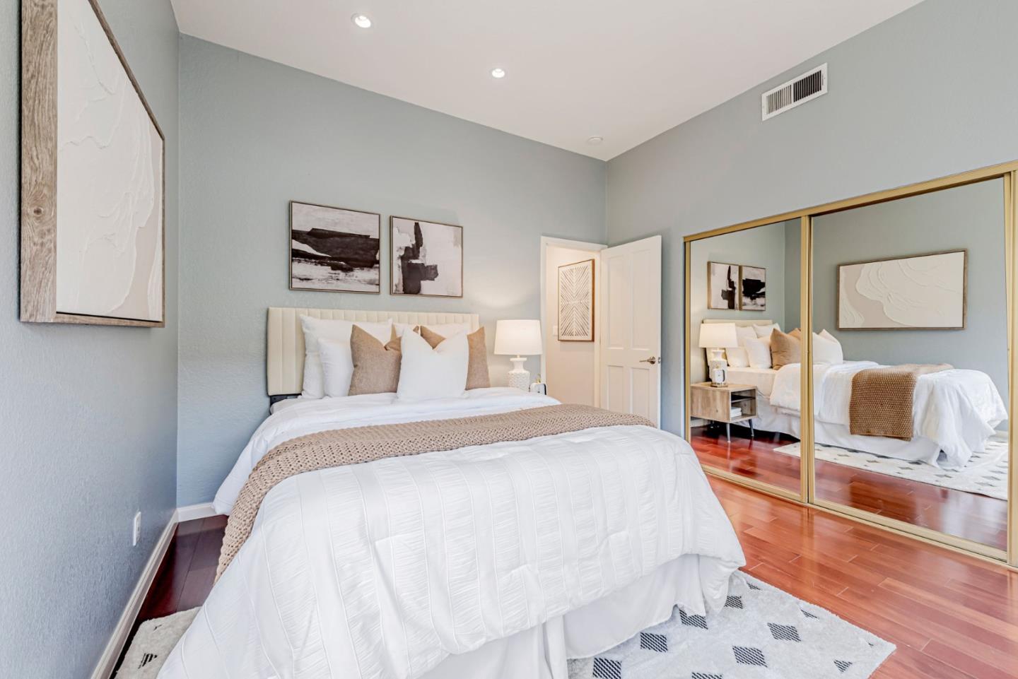 Detail Gallery Image 25 of 57 For 907 Cowper St, Palo Alto,  CA 94301 - 3 Beds | 2/1 Baths