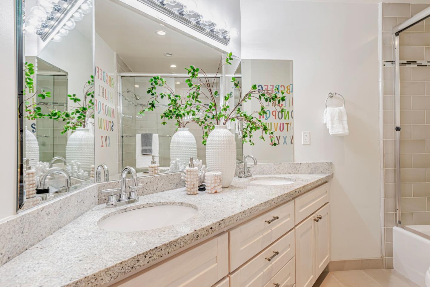 Detail Gallery Image 28 of 57 For 907 Cowper St, Palo Alto,  CA 94301 - 3 Beds | 2/1 Baths