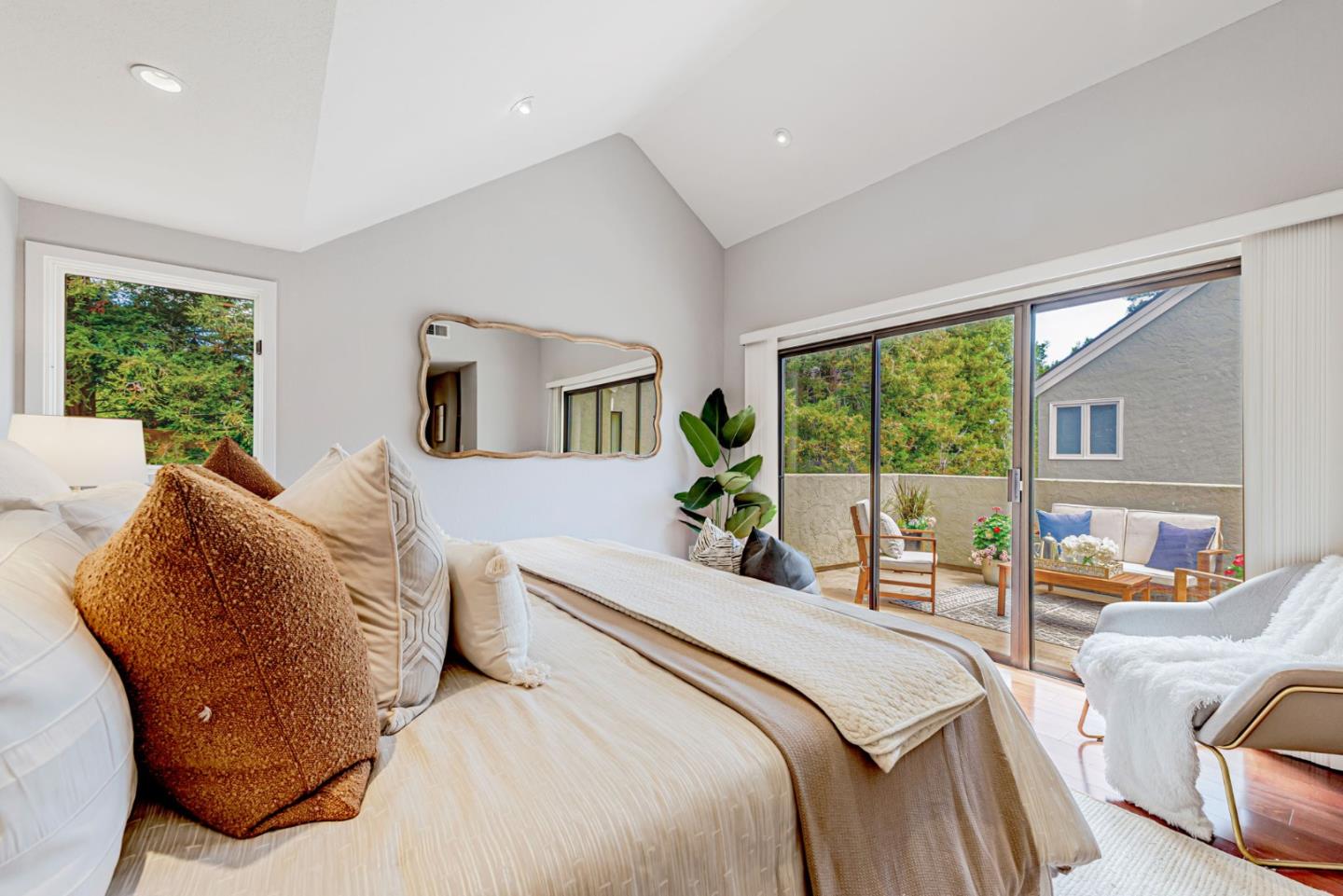 Detail Gallery Image 30 of 57 For 907 Cowper St, Palo Alto,  CA 94301 - 3 Beds | 2/1 Baths