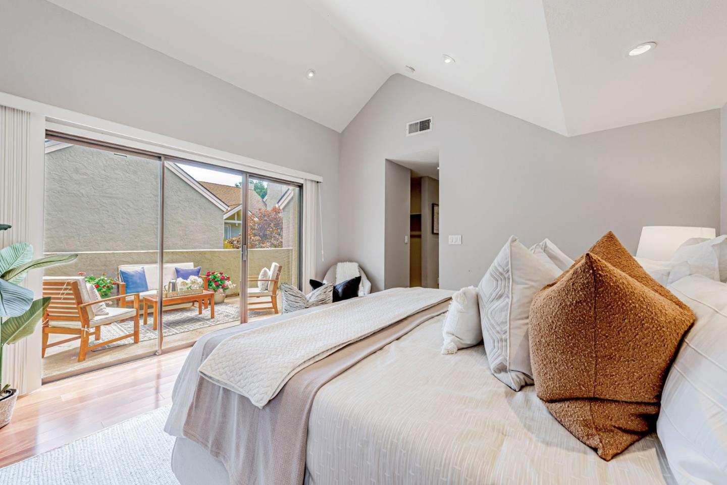Detail Gallery Image 34 of 57 For 907 Cowper St, Palo Alto,  CA 94301 - 3 Beds | 2/1 Baths