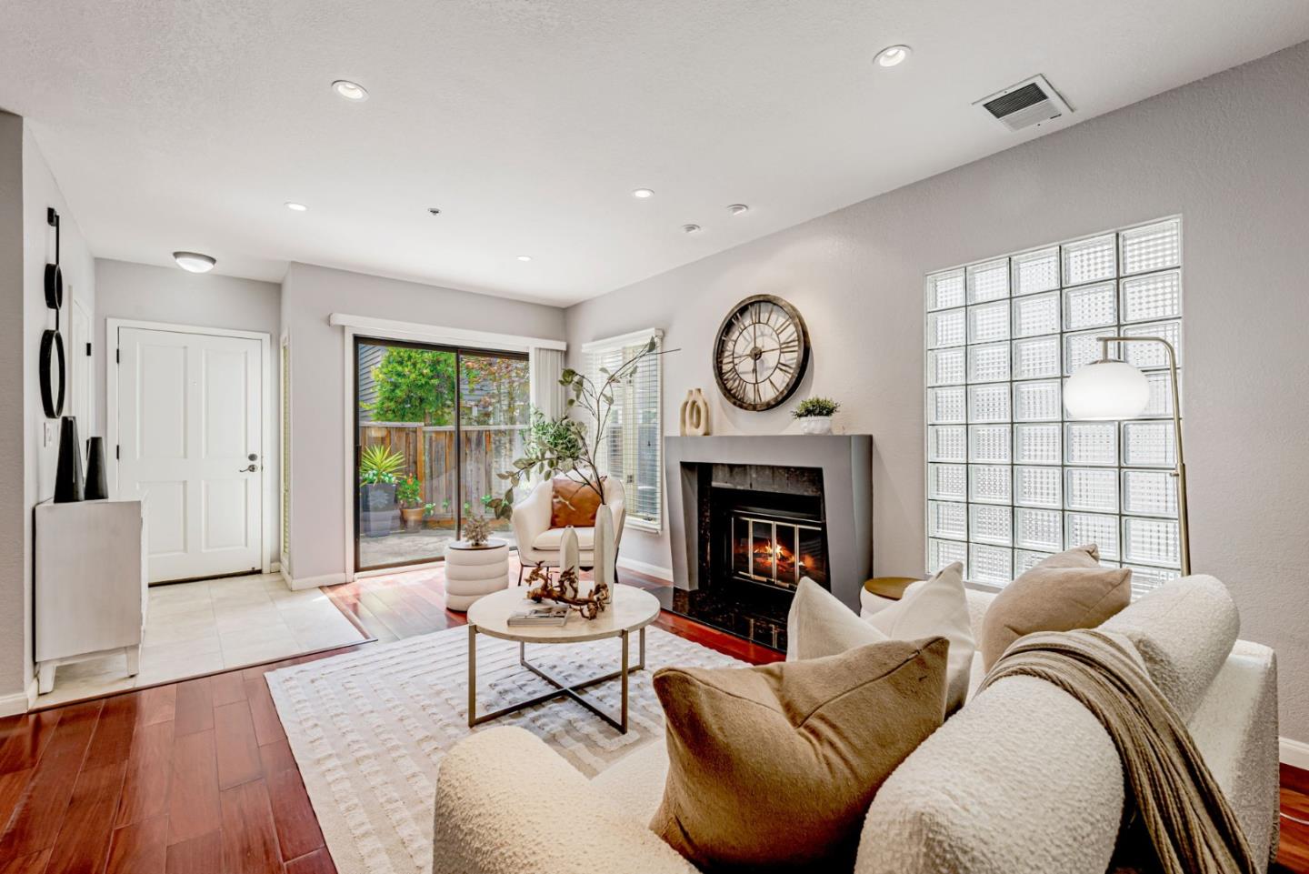 Detail Gallery Image 5 of 57 For 907 Cowper St, Palo Alto,  CA 94301 - 3 Beds | 2/1 Baths