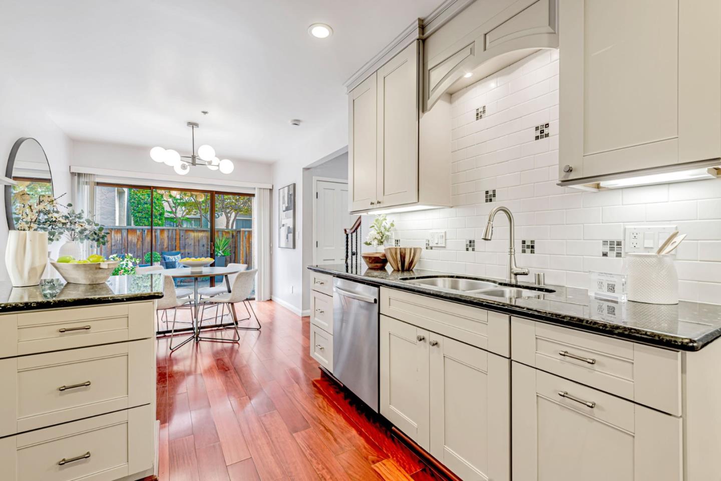 Detail Gallery Image 9 of 57 For 907 Cowper St, Palo Alto,  CA 94301 - 3 Beds | 2/1 Baths