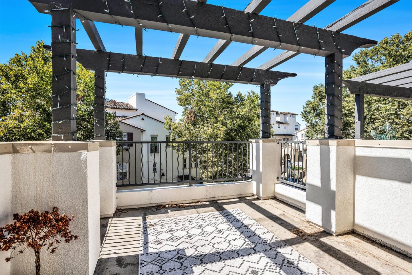 Detail Gallery Image 14 of 15 For 4203 Clarinbridge Cir, Dublin,  CA 94568 - 1 Beds | 1/1 Baths