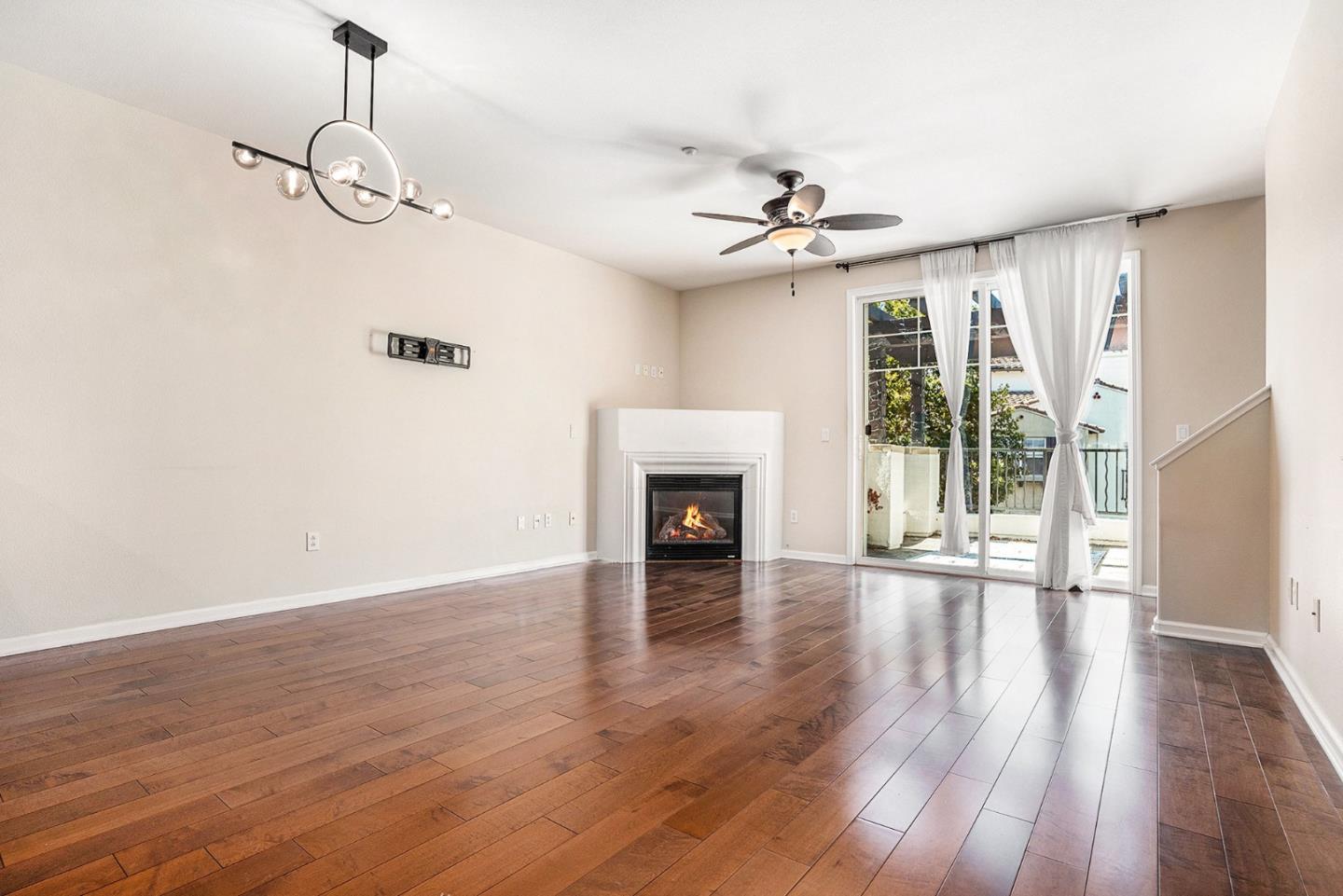 Detail Gallery Image 2 of 15 For 4203 Clarinbridge Cir, Dublin,  CA 94568 - 1 Beds | 1/1 Baths