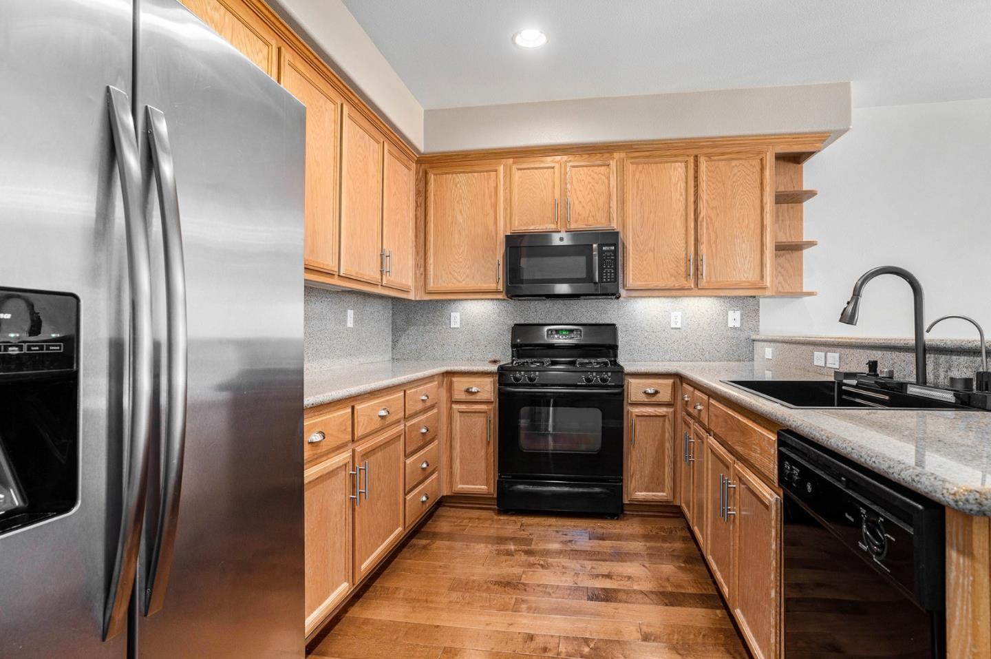 Detail Gallery Image 6 of 15 For 4203 Clarinbridge Cir, Dublin,  CA 94568 - 1 Beds | 1/1 Baths