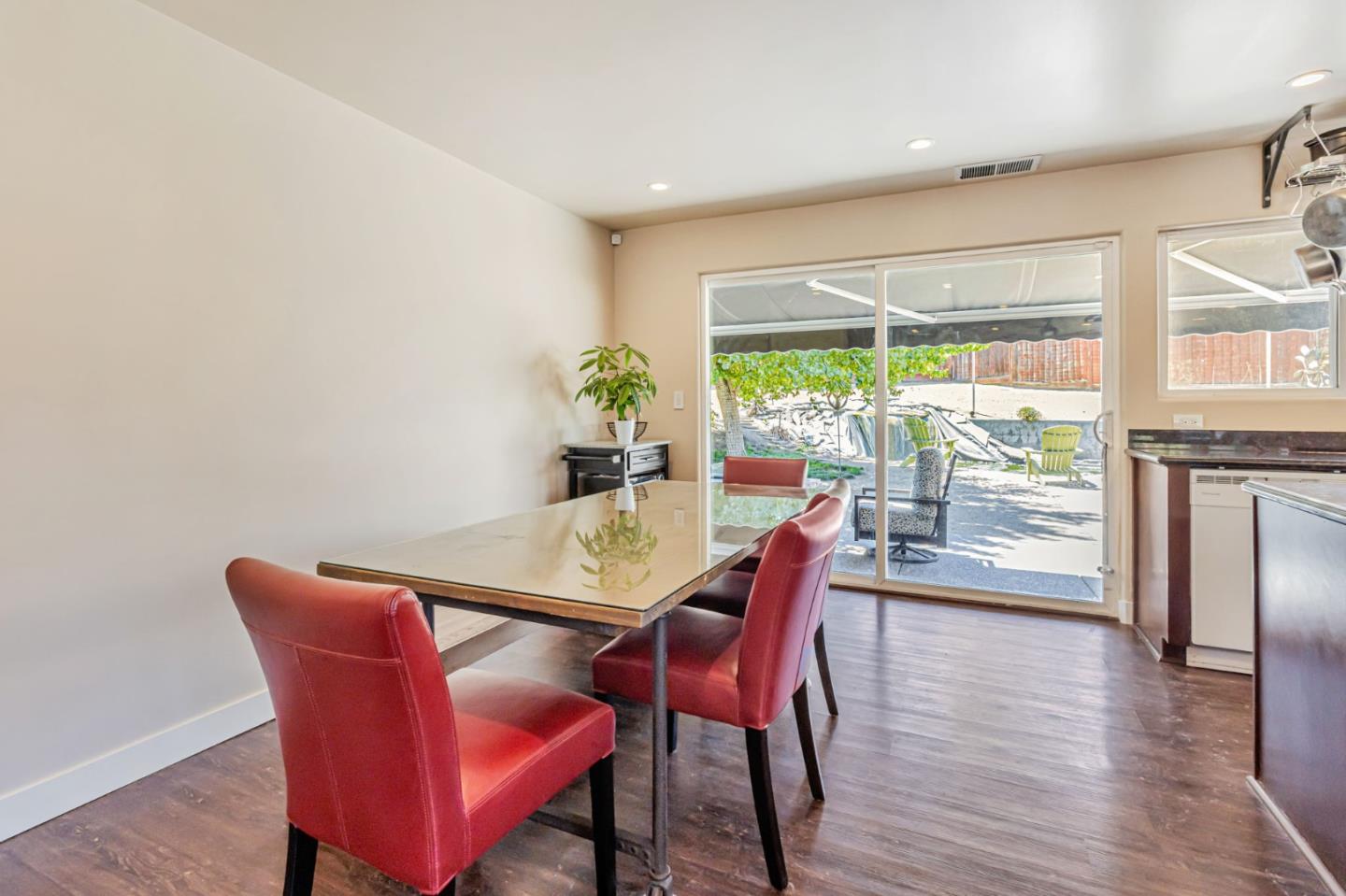 Detail Gallery Image 10 of 29 For 321 Vineyard Dr, San Jose,  CA 95119 - 3 Beds | 2 Baths