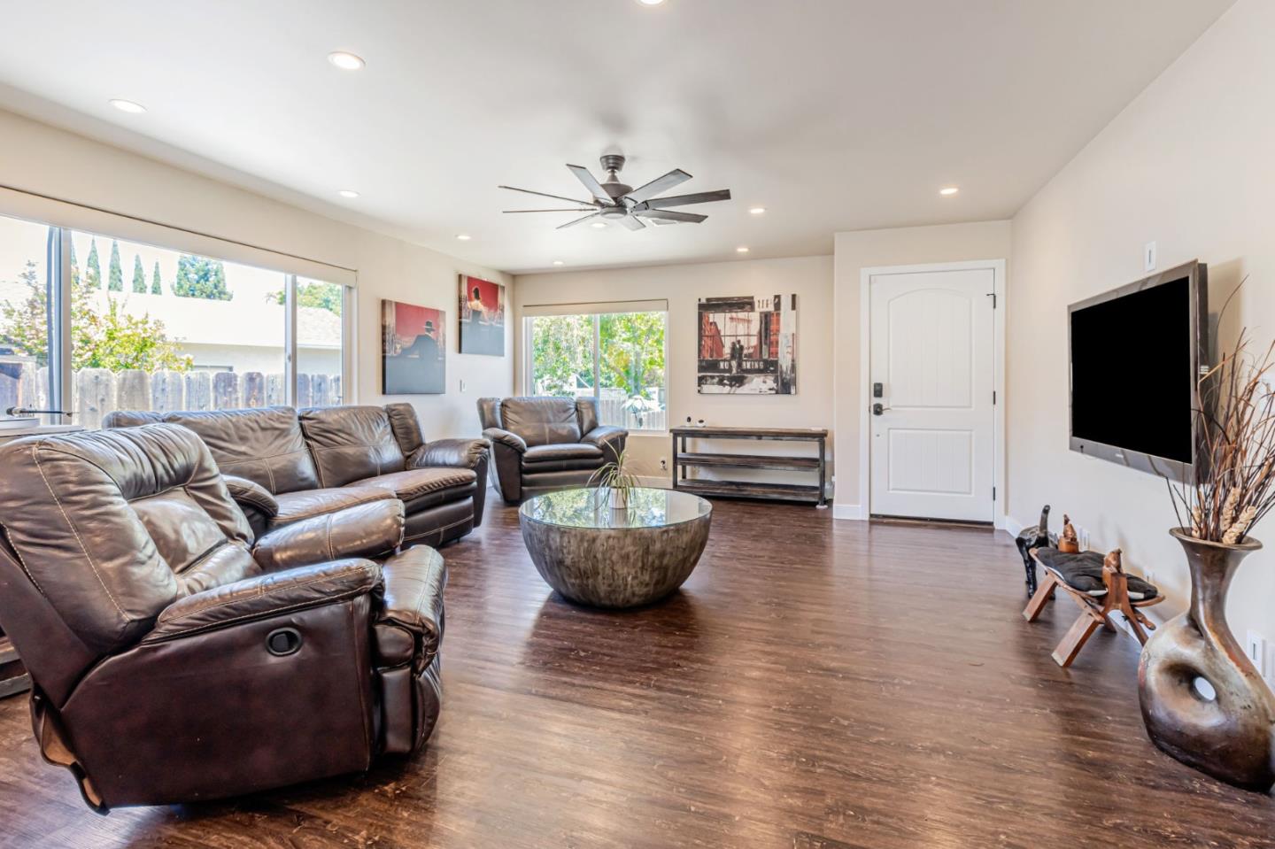 Detail Gallery Image 4 of 29 For 321 Vineyard Dr, San Jose,  CA 95119 - 3 Beds | 2 Baths