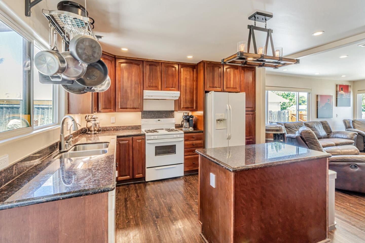 Detail Gallery Image 5 of 29 For 321 Vineyard Dr, San Jose,  CA 95119 - 3 Beds | 2 Baths