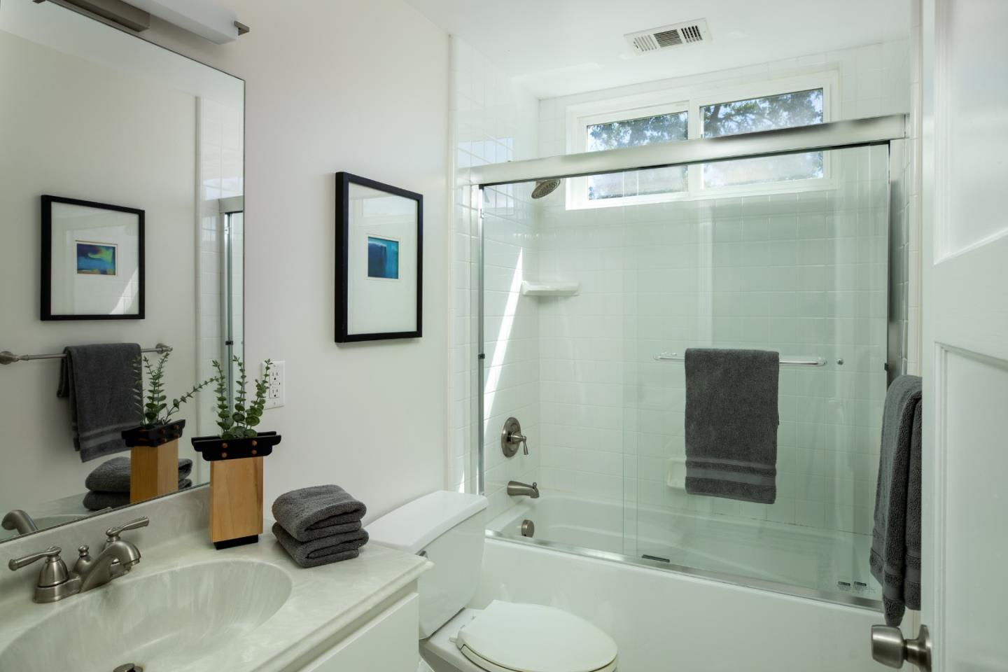Detail Gallery Image 20 of 30 For 1494 Kings Ln, Palo Alto,  CA 94303 - 5 Beds | 3 Baths